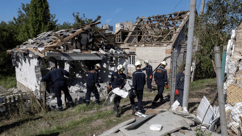 Ucrania lanza un ataque a gran escala y bombardea 4 aeródromos rusos en el norte del país