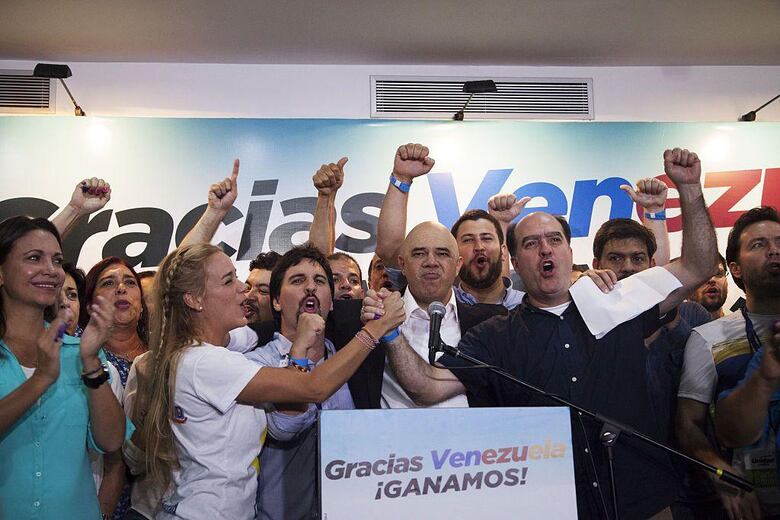 “Ya votamos y nos robaron”: el dilema imposible de la oposición de Venezuela ante las nuevas elecciones (y qué pasó las otras veces que hubo boicot)